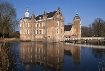 Fototapeta na wymiar Castle in the Dutch village Ruurlo