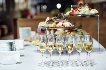 full glasses of champagne