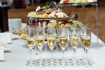 full glasses of champagne