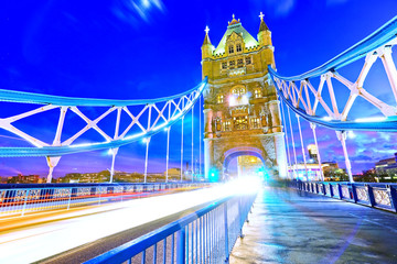 Fototapeta na wymiar View of Tower Bridge in London at night