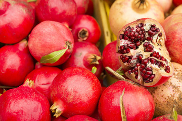 Delicious fruit pomegranate - Púnica granatum
