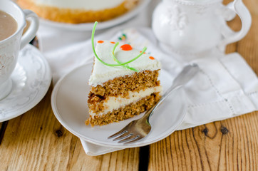 Carrot cake with cream