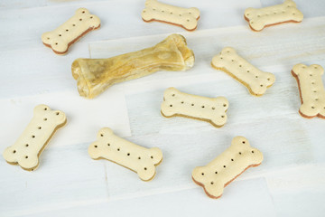 Many chewing bones for dogs