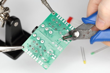 verarbeiten von elektronische Bauteilen