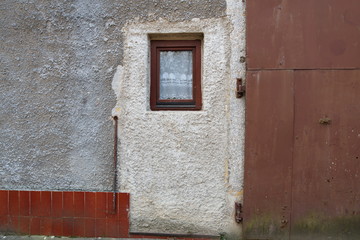 Fenster mit Spitzengardine in Trebbin, Ortsteil Glau