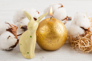 Obraz na płótnie Canvas Easter rabbit, golden candle