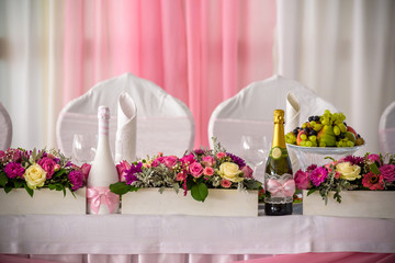 Fototapeta na wymiar Wedding decorations with flowers