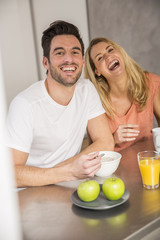 Obraz na płótnie Canvas couple having breakfast in home kitchen
