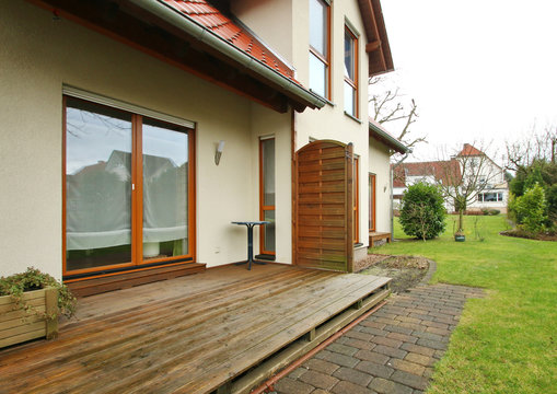 Terrasse mit Garten