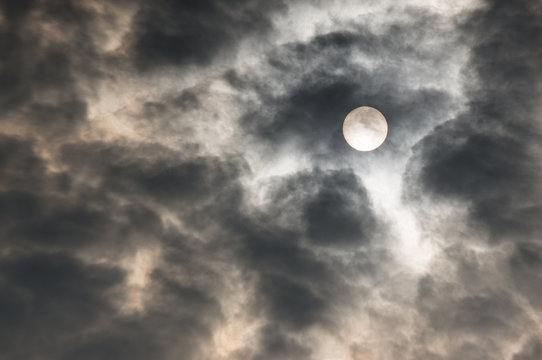 nimbus cloud try to hide the sun