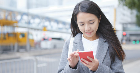 Business woman use of mobile phone in city