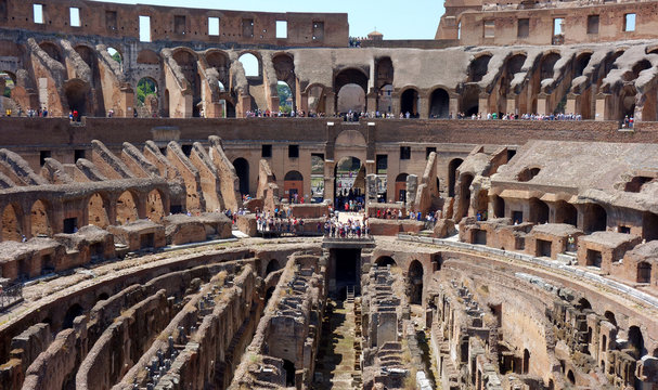 イタリア ローマ コロッセオと観光客 Italy Roma Colosseo and tourist