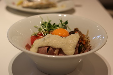 ローストビーフ丼