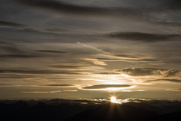 Die wunderbare Bergwelt des Wallis im Herbst 