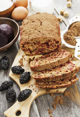 Beetroot pie with prunes and cocoa powder