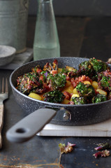 Flower Sprouts (Kohlröschen) - Kartoffelpfanne mit Speck