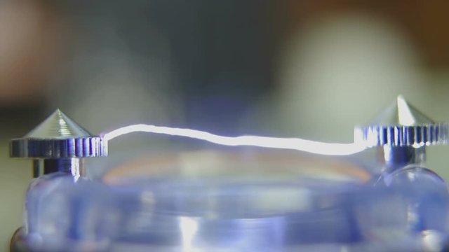 Operation of a shocker, side view (macro)