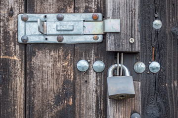 Vorhängeschloss mit Riegel