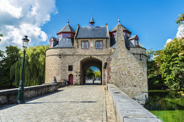 Fototapeta premium Ezelpoort (Brama Osła) w średniowiecznym mieście Brugia w Belgii