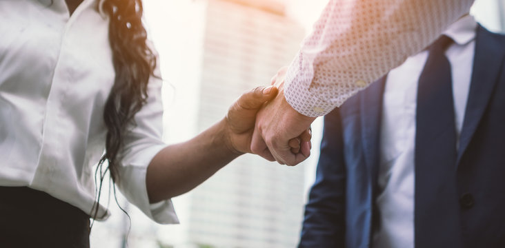 handshake of business People Colleagues Teamwork Meeting .Hold hand and shaking hand in city