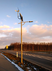 ekologiczna lampa uliczna © robert6666