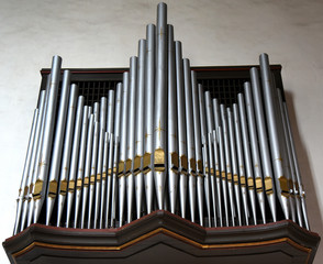 Chororgel an der Südwand des Chores 