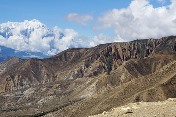 Fototapeta na wymiar View of the snowy Nilgiri North Mountain (7061 m) from the pass of New La (4010 m). Upper Mustang. Nepal.