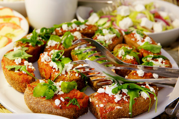 bread with tomatoes and cheese