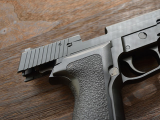 ホールドオープン状態の自動拳銃