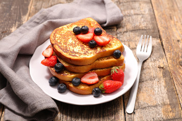 french toast with berry fruit