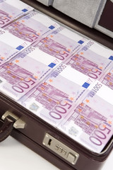 Voller Geldkoffer