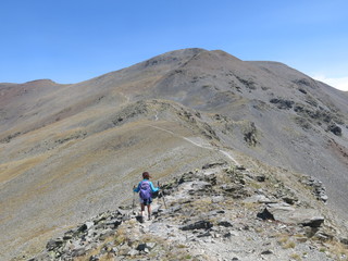 Fototapeta premium Randonneuse en montagne
