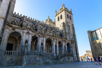 Fototapeta na wymiar Porto Cathedral (Terreiro da sé)