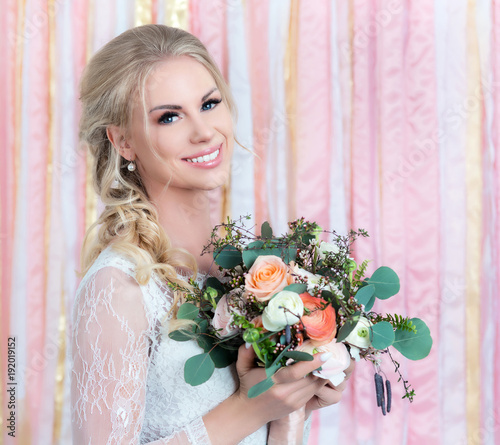 "Junge Frau im Hochzeitskleid, Hochzeit, Braut ...