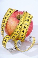 Apfel mit Maßband, Symbolbild Diät