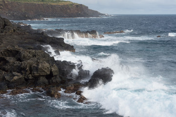 Mer battant les rochers de lave - La réunion