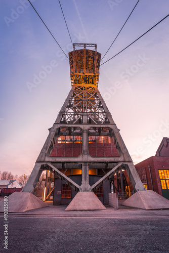 "Zeche Förderturm am Abend" Stockfotos und lizenzfreie Bilder auf