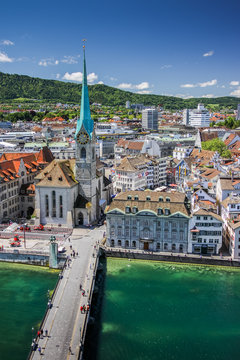 Historic Z&uuml;rich center with famous Fraum&uuml;nster Church, Limmat river and Z&uuml;richsee, Switzerland. Historisches Zentrum von Z&uuml;rich mit der ber&uuml;hmten Fraum&uuml;nsterkirche, Limmat, Z&uuml;richsee, Schweiz.