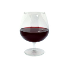 Verre de vin rouge sur fond blanc 