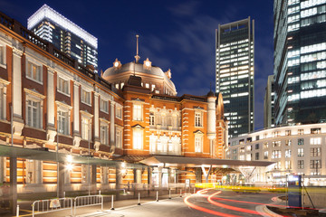 Fototapeta premium Tokio, wgląd nocy Marunouchi