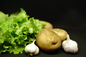 raw potatoes with garlic and lettuce