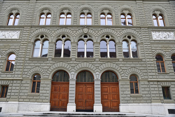 Obraz premium Façade néoclassique du Palais fédéral de Berne en Suisse