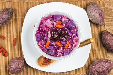 Tremella purple sweet potato soup?Red date, Lycium barbarum