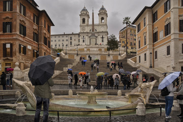 Spanische Treppe in Rom bei Regen