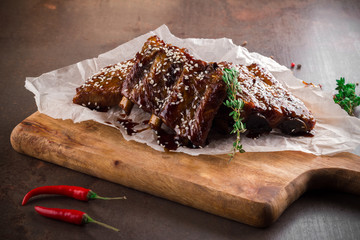 BBQ spare ribs with herbs