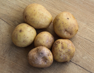 group potatoes on wooden ground
