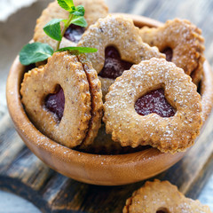 Cookies in the form of hearts in a wooden bowl.