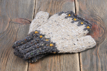 Irish knitted mittens handmade. Front view.