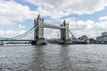 Fototapeta na wymiar HDR Tower Bridge