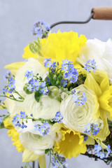 Obraz na płótnie Canvas Bouquet of daffodils, forget me not and ranunculus flowers.